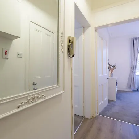 Stylish And Comfortable Centre Apartment