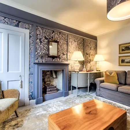 Lägenhet Hamilton Place - Beautiful And With Private Entrance Sleeps 4