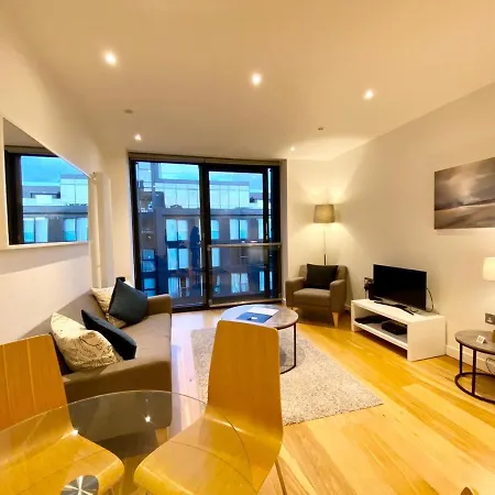 Aparthotel Quartermile Serviced *