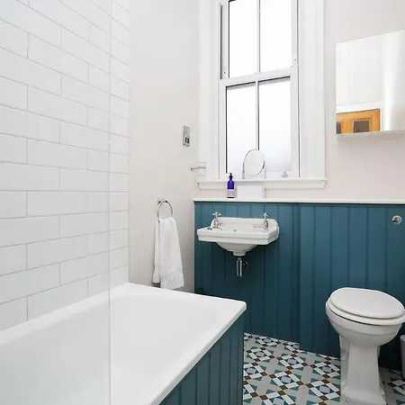 Altido Elegant 2-br Flat Near Royal Botanic Garden