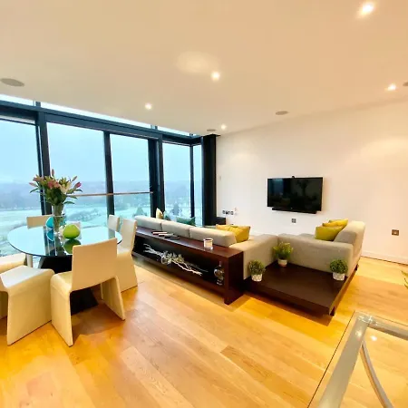 Hotel apartamentowy Quartermile Serviced