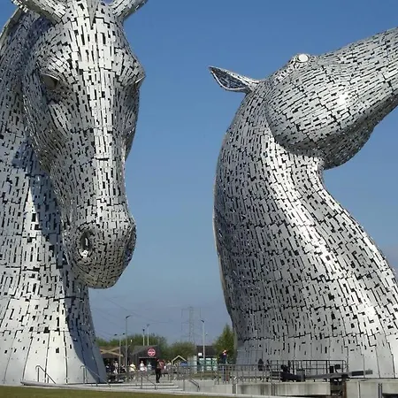 Sunny House With Views To Skyline *