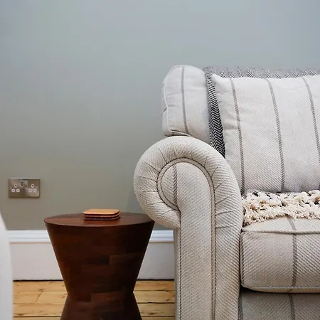 Altido Elegant 2-br Flat Near Royal Botanic Garden 公寓 *