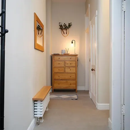 Altido Elegant 2-br Flat Near Royal Botanic Garden 公寓