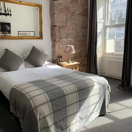 Royal Mile By The Castle Apart Otel
