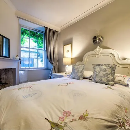 Hamilton Place - Beautiful And With Private Entrance Sleeps 4 *