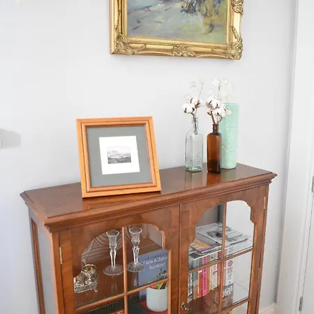 Bernard St - Bright And Spacious 1 Bed At The Shore! * Edinburg