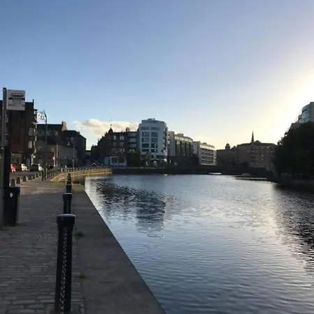Assembly Street - Stylish 2 Bed Flat Near Shore With Free Parking * Edimburgo
