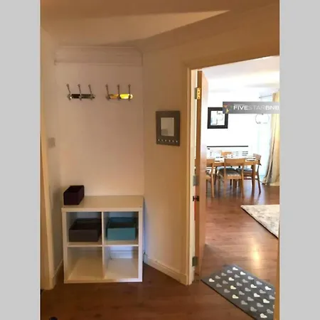 Waterfront Living In Leith With Free Parking! شقة