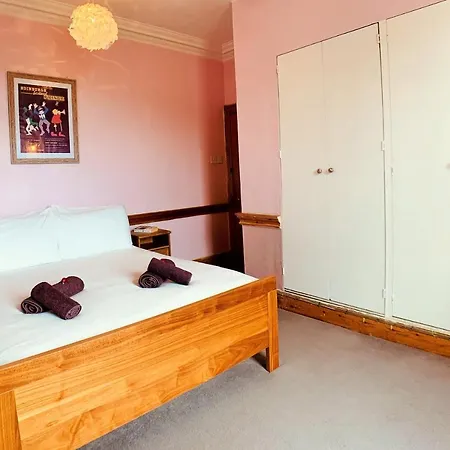 F2 Charming Centre Full Of Character Apartment