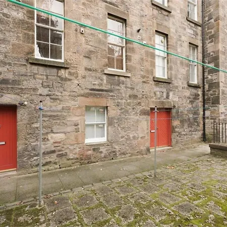 Amazing Apartments: Coinyie House - Royal Mile Edinburgh