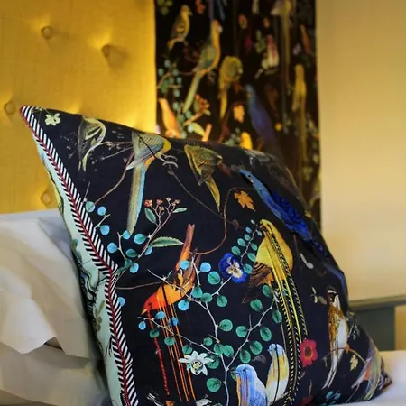 24 Royal Terrace Hotel 4*