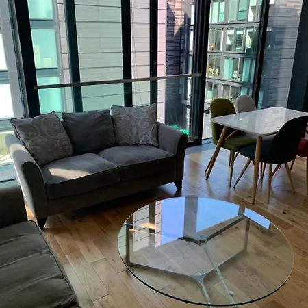 Quartermile 1 Bedroom - With Free Parking Included * Edinburgh