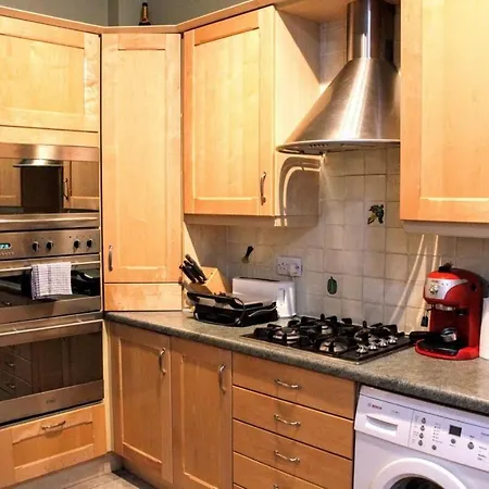 Traditional Georgian Flat In New Town