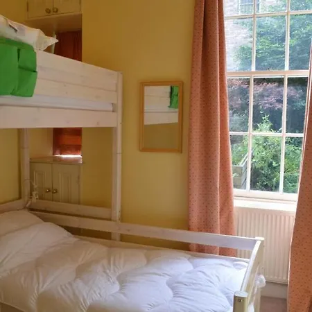Traditional Georgian Flat In New Town *
