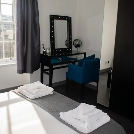 Unique 3 Bedroom Modern Penthouse Edinburgh