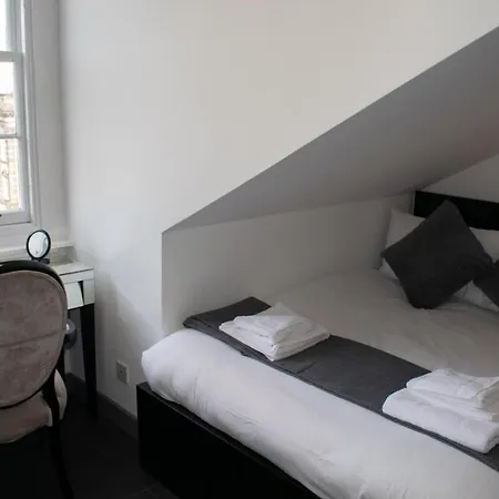 Unique 3 Bedroom Modern Penthouse *