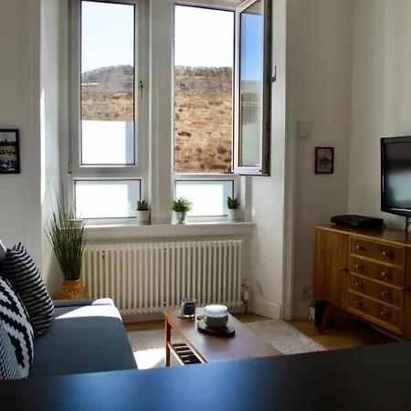 Newly Furnished In Centre Apartment