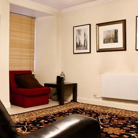 شقة Comfortable In The Heart Of Old Town! Sale!