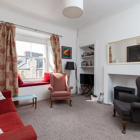 Charming City Centre Flat In אדינבורו