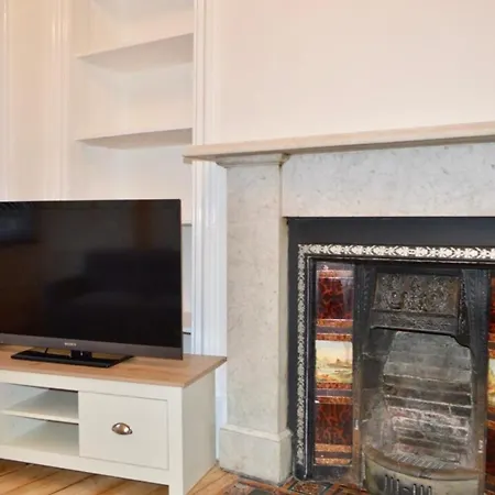 Bright And Modern Flat In The Centre Of * Edinburgh