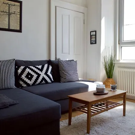 Newly Furnished In Centre Apartment Edinburgh