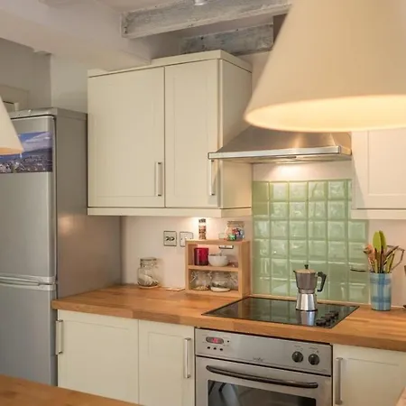 Bright Free Parking- Sleeps 4 公寓