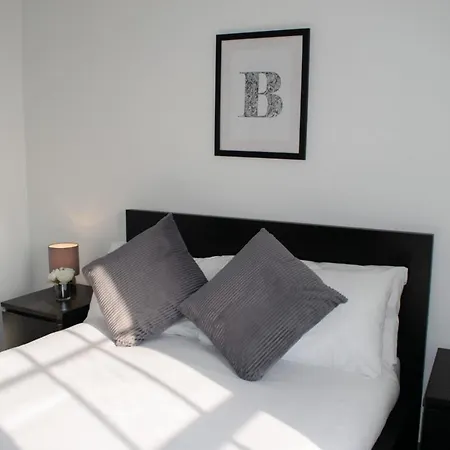 Unique 3 Bedroom Modern Penthouse *