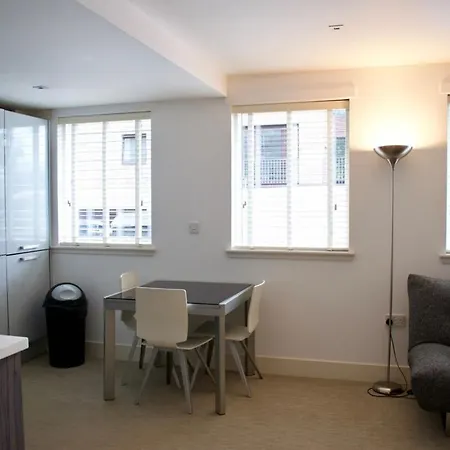 Super Central City - 1 Bedroom Sleeps 4
