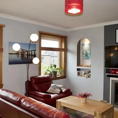2 Bedroom Flat With Parking And Private Garden Apartament Edynburg
