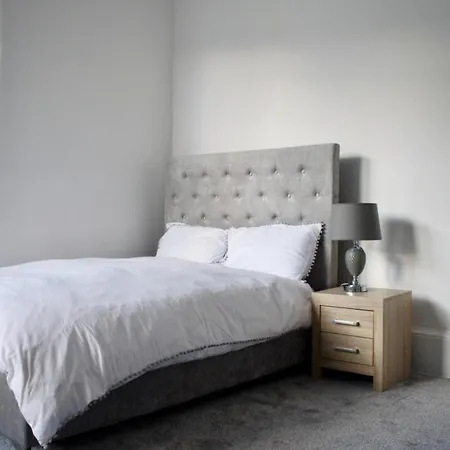 Apartment Bright And Modern Flat In The Centre Of