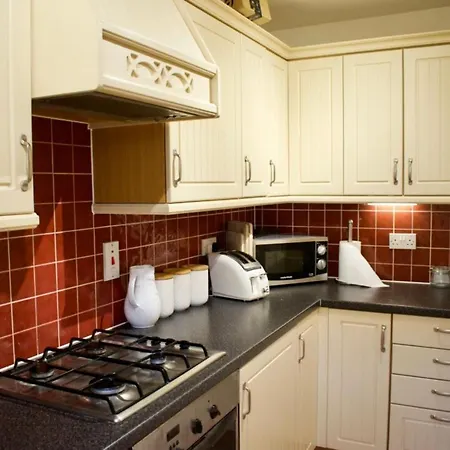 Bright Close To City Centre! شقة *