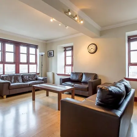 2 Bedroom By Leith's Shore