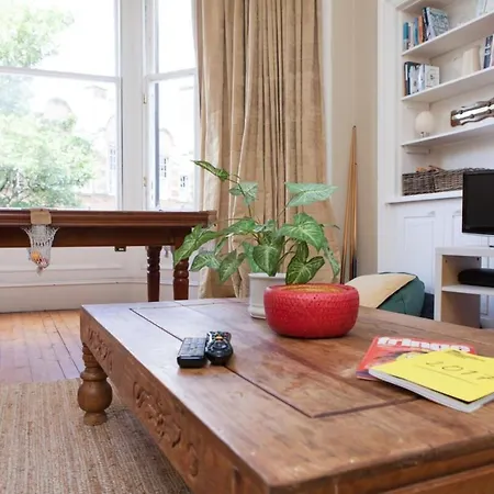 Amazing 4 Bedroom Just Off The Meadows