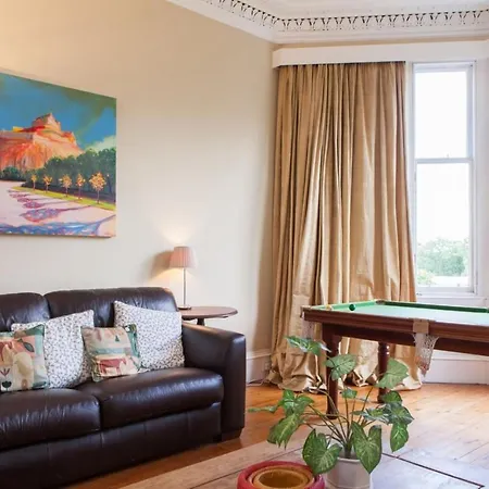 Amazing 4 Bedroom Just Off The Meadows *