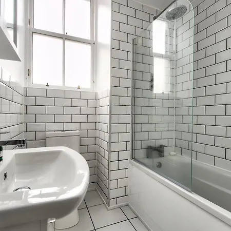 Guestready - Revamped 2br Flat In Newington Near Uni Of Edinburgh