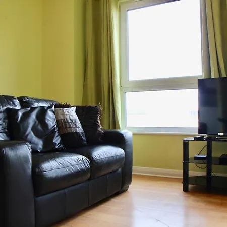 3 Bedroom In Vibrant Area