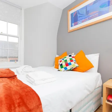 Bright Central Flat - With Stunning Views