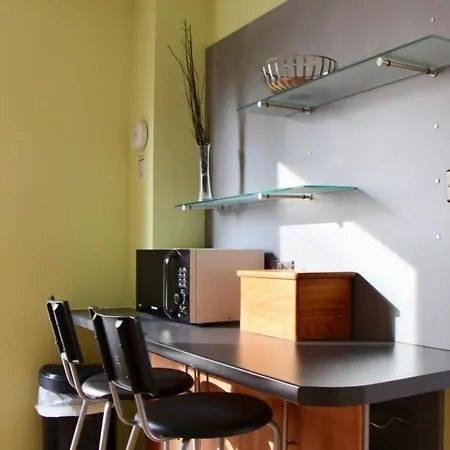 Διαμέρισμα 3 Bedroom In Vibrant Area