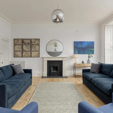 Two Bed New Town Flat With Magnificent Views *