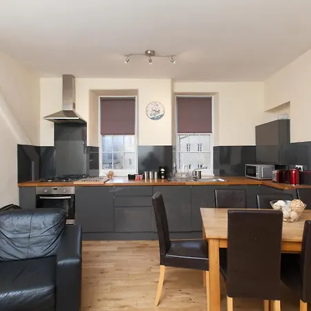 Cozy Beside Castle!!! Apartamento