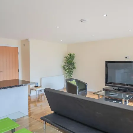 Beautiful Modern Newly Built 15 Min From City Centre Appartement *