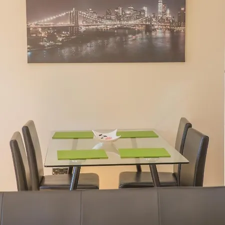 Beautiful Modern Newly Built 15 Min From City Centre Édimbourg