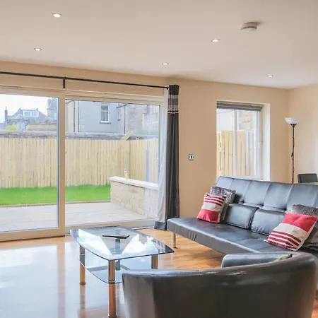 Beautiful Modern Newly Built 15 Min From City Centre Édimbourg
