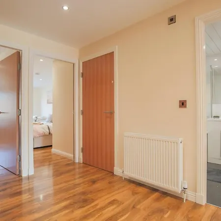 Beautiful Modern Newly Built 15 Min From City Centre Appartement