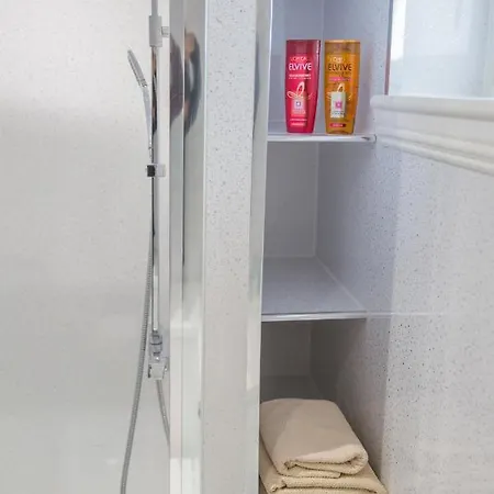 Beautiful Modern Newly Built 15 Min From City Centre