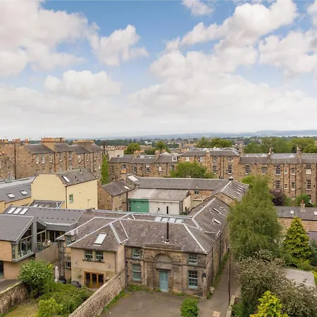 Two Bed New Town Flat With Magnificent Views