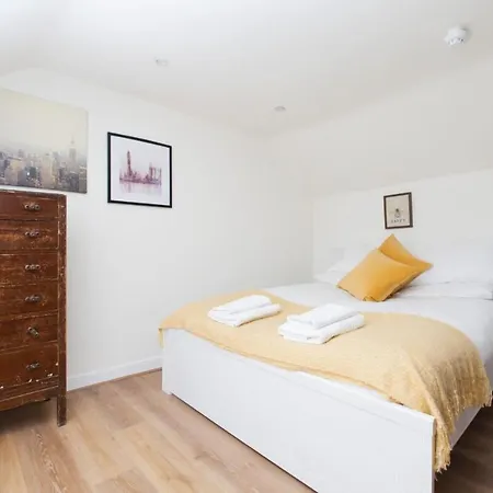 Spacious 4 Bedroom Near Meadows Edinburgh
