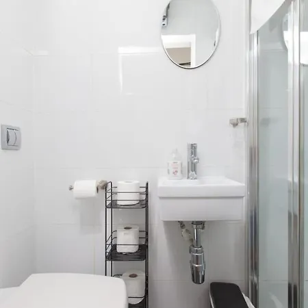 Spacious 4 Bedroom Near Meadows Daire Edinburgh