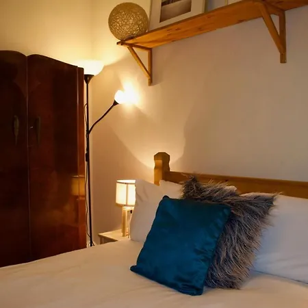 Apartman 3 Bedroom Next To Leafy Meadows *
